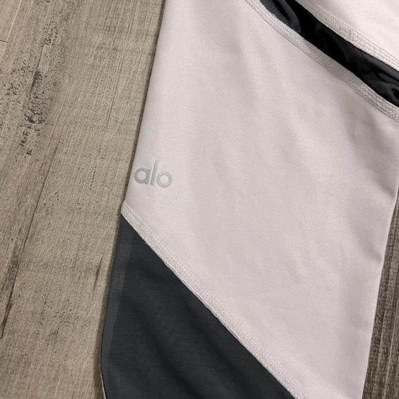 alo sheila high waisted legging with mesh - Picture 8 of 9